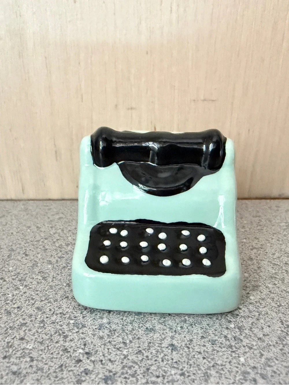 New Crate & Barrel Old Fashioned Typewriter Telephone Salt & Pepper Shaker Set